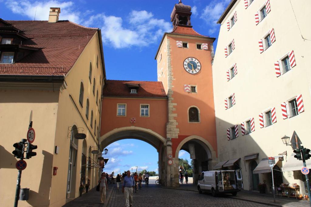 Amy 2* Regensburg